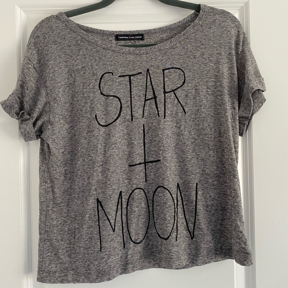 Happening in the present graphic tee